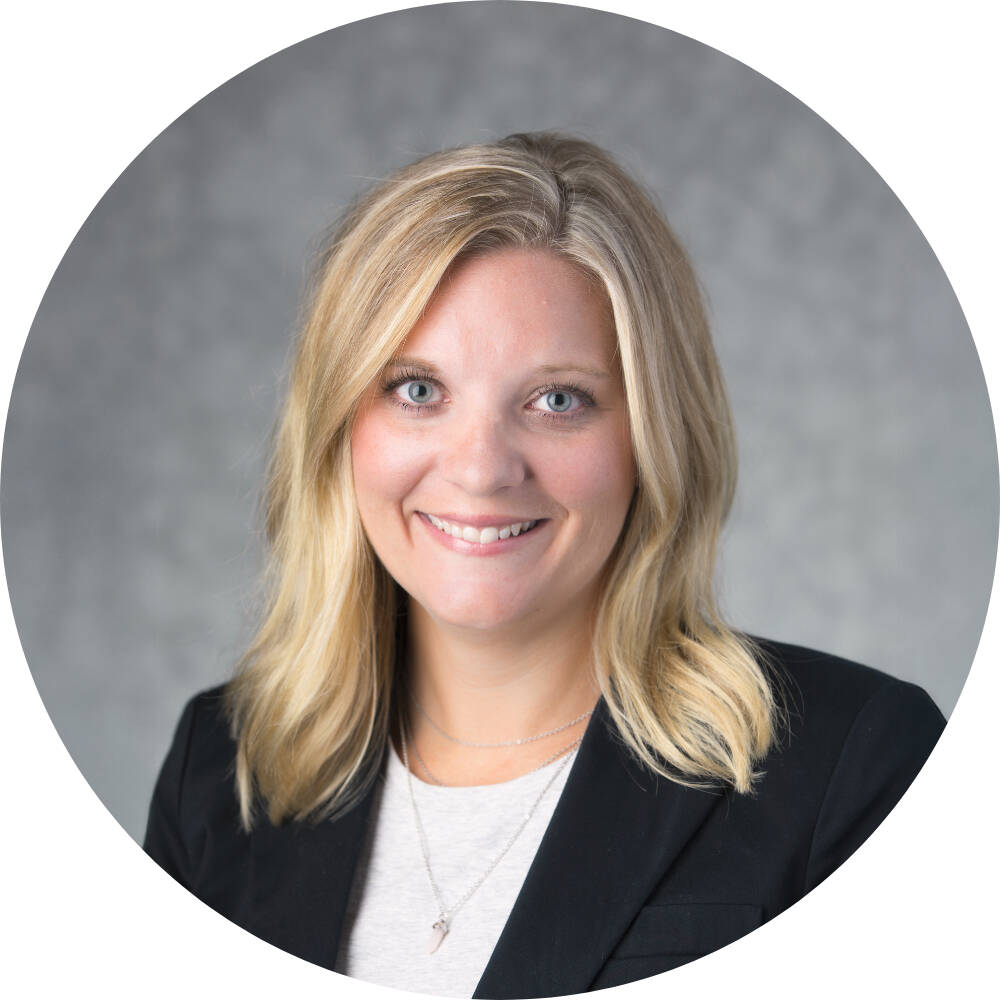 Lindsey Burns smiling for her GVSU headshot